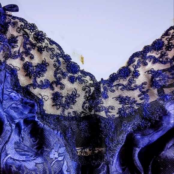 VTG VICTORIA’S SECRET LINGERIE BLUEBERRY LACE /SATIN CHEMISE GOWN , GOLD LABEL - Picture 4 of 6